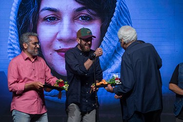 کیومرث پور احمد، بابک حمیدیان و سید حامد حسینی  در مراسم اختتامیه جشنواره فیلم سینما تورز