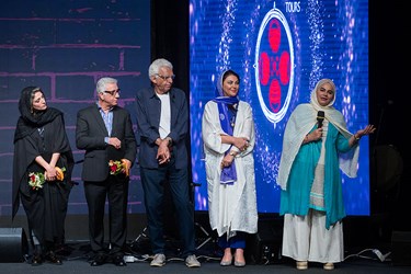 نرگس آبیار، لاله اسکندری ،کیومرث پور احمد، مسعود رایگان  و مینا ساداتی  در مراسم اختتامیه جشنواره فیلم سینما تورز