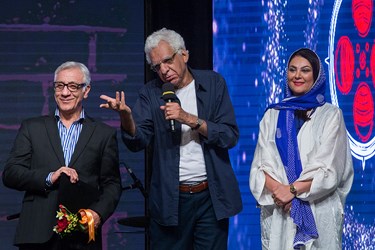 لاله اسکندری ،کیومرث پور احمد ومسعود رایگان در مراسم اختتامیه جشنواره فیلم سینما تورز