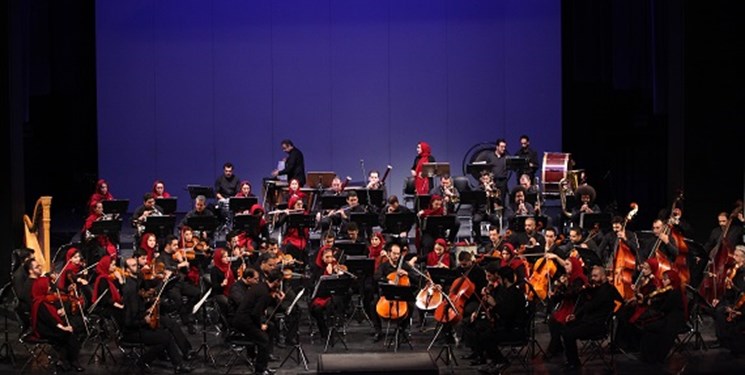 ارکستر سمفونیک تهران به رهبری حامد گارسچی روی صحنه می‌رود