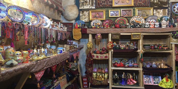 فارس من| بازاری محلی برای عرضه صنایع‌دستی و محصولات محلی قوچان فعال‌ شده است