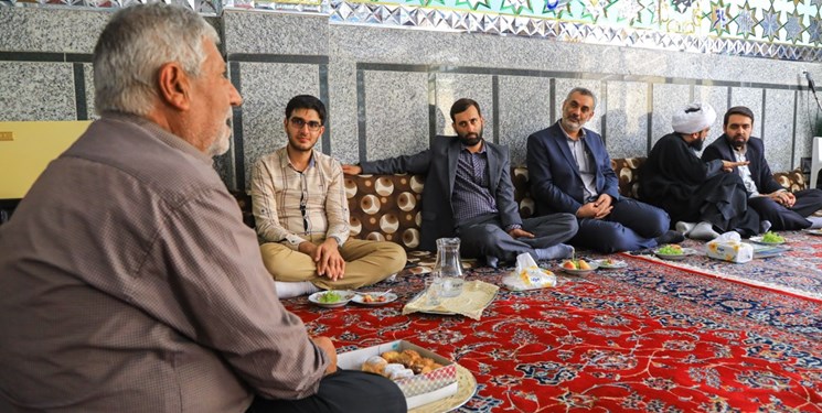 شورای قشر بسیج رسانه اصفهان با خانواده شهدای رسانه دیدار کردند