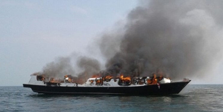 یک کشتی مسافربری در اندونزی طعمه حریق شد