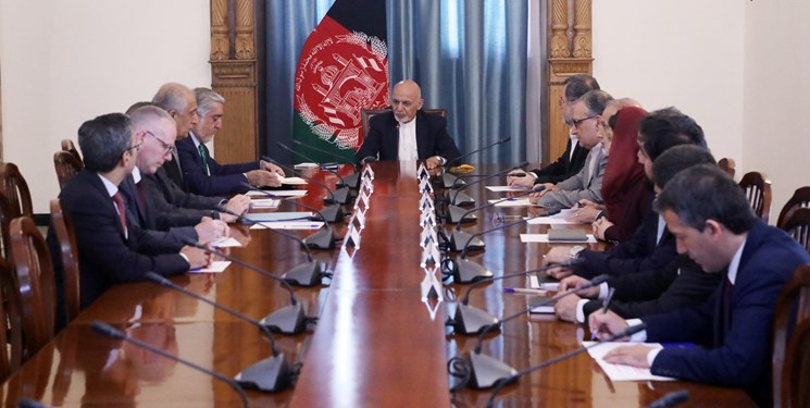 مشاور رییس‌جمهور افغانستان: «خلیلزاد» متن توافقنامه آمریکا با طالبان را به «غنی» تحویل نداد