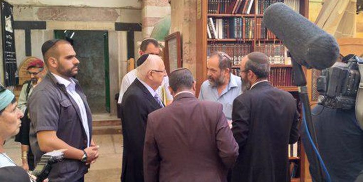 عکس | ورود رئیس رژیم صهیونیستی به مسجد ابراهیمی در «الخلیل»
