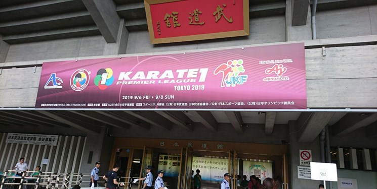 لیگ جهانی کاراته وان| دانش‌آموزان ژاپنی با لباس یک‌دست آمدند/ استقبال 3000 نفری در روز نخست+تصاویر
