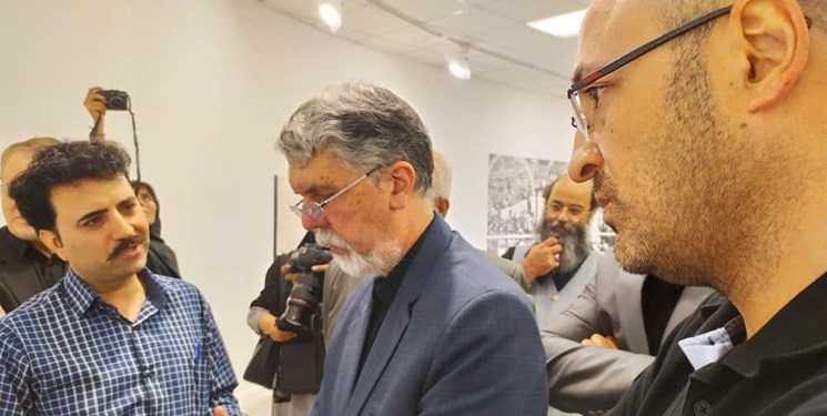بازدید وزیر ارشاد از نمایشگاه دست‌نوشته‌های دوره قاجار/ نمایش «میمون»؛ مستندی درباره بیماری ایدز