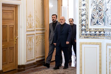 محمد جواد ظریف وزیر امور خارجه پیش از دیدار با کرنل فروتا مدیر کل موقت آژانس بین المللی انرژی اتمی