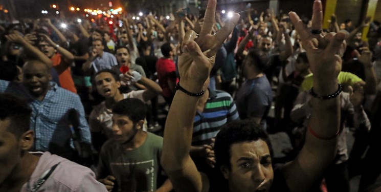 افشاگر معروف مصری بار دیگر مردم را به تظاهرات گسترده فراخواند