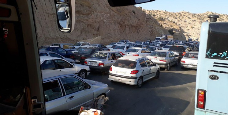 ترافیک سنگین در محورهای منتهی به مهران/کندوان 2 روز آینده یک‌طرفه می‌شود
