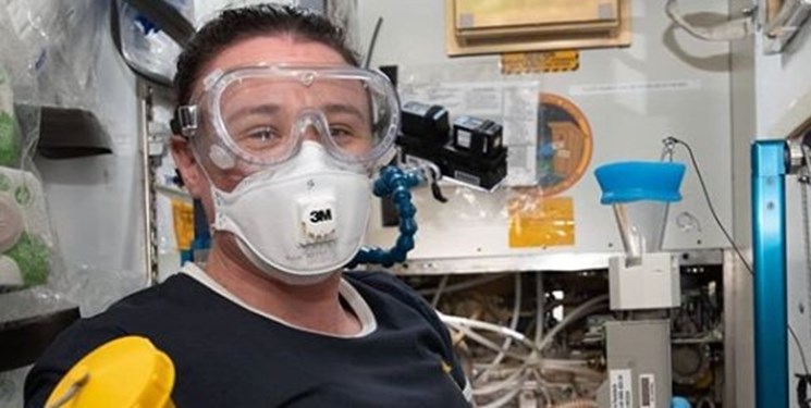 فضانورد ماهر ناسا لوله‌کشی هم می‌کند+عکس