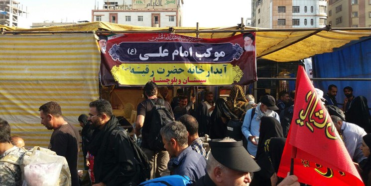موکبی که با کمکهای مردمی مناطق محروم سیستان و بلوچستان برپا شد/ بفرمایید بستنی!