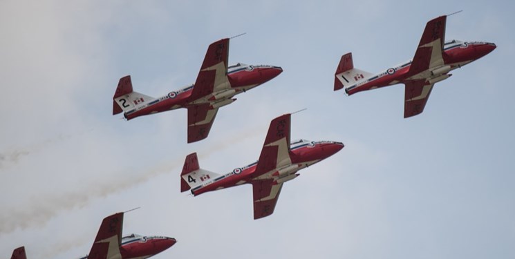 سقوط هواپیمای تیم آکروجت کانادا در نمایشگاه هوایی آمریکا