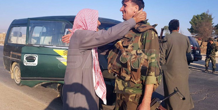 تصاویر| استقبال گسترده مردمی از ورود ارتش سوریه به «تل تمر» در حسکه
