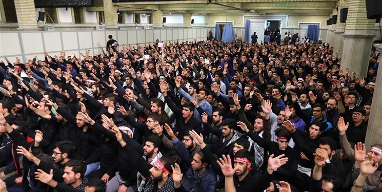 دانشجویان همزمان با اربعین حسینی در محضر رهبر انقلاب عزاداری می‌کنند