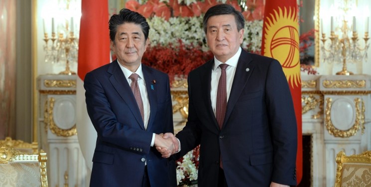 دیدار «جین‌بیک‌اف» با نخست وزیر ژاپن؛ گسترش روابط محور رایزنی
