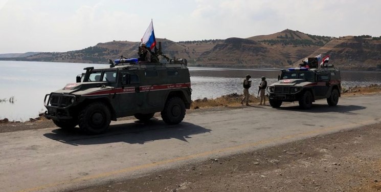 گشت‌زنی پلیس نظامی روسیه در شرق فرات/ روس‌ها وارد عین‌العرب شدند