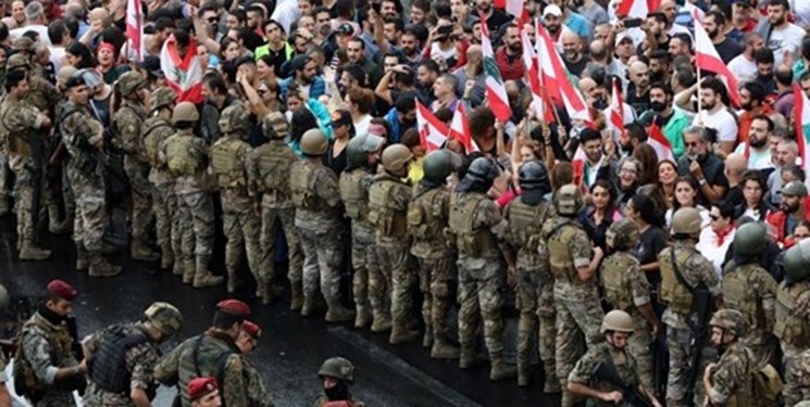 فیلم| هفته دوم تظاهرات لبنان؛ ارتش برای بازگشایی مسیرهای اصلی وارد عمل شد