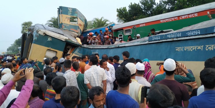 فیلم و عکس| تصادف مرگبار دو قطار در بنگلادش