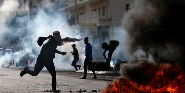 تظاهرات ضد آمریکایی در فلسطین؛ پرچم آمریکا و رژیم صهیونیستی به آتش کشیده شد
