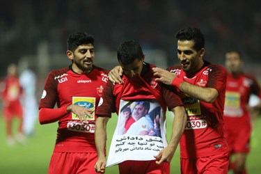 گزارش تصویری از برد پرگل پرسپولیس مقابل ذوب آهن