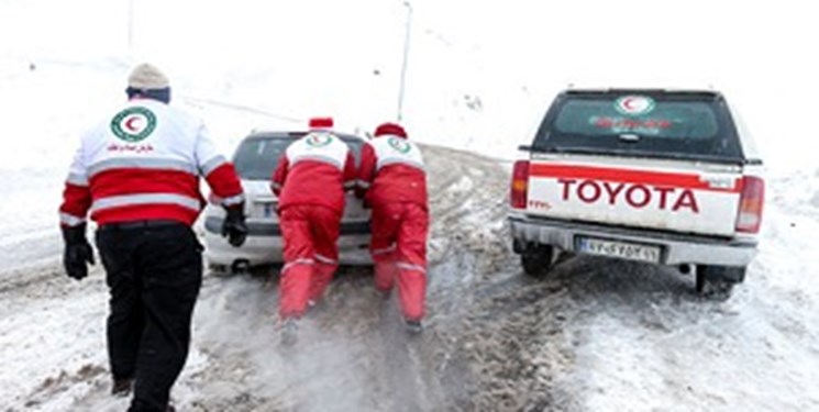 امدادرسانی به 340 فرد گرفتار شده  در برف و کولاک در آذربایجان‌غربی