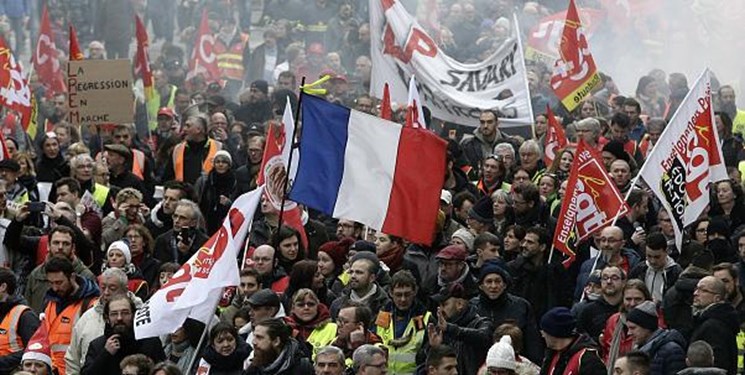 اعتصابات سراسری در فرانسه پروازهای اروپا و شمال آفریقا را مختل کرد