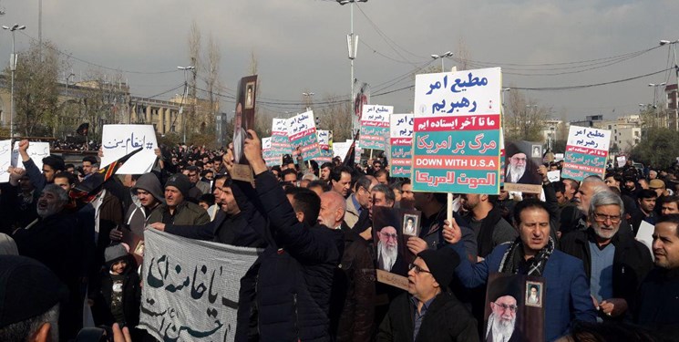 خروش نمازگزاران تهرانی در محکومیت ترور سردار سلیمانی/ تهدید آمریکا به «انتقام سخت»