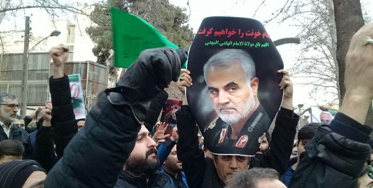 تهرانی‌ها در پی شهادت سردار سلیمانی مقابل دفتر سازمان ملل تجمع کردند