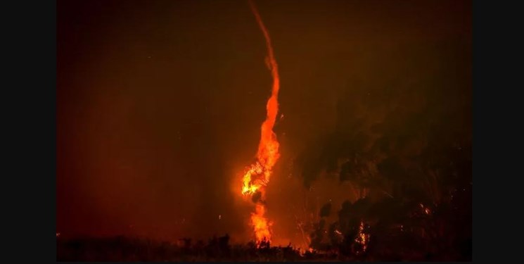 فیلم| وقوع «گردبادهای آتش» در استرالیا درپی گرما و آتش‌سوزی‌های بی‌سابقه