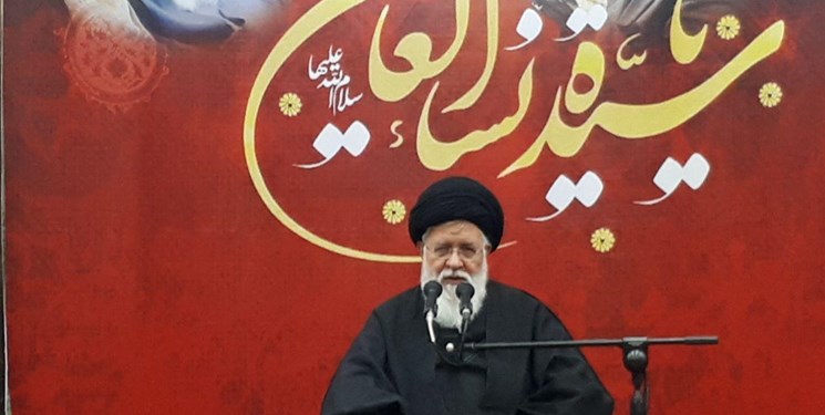 انتقاد امام جمعه مشهد از پوشش رسانه‌ای راهپیمایی روز شهادت سردار سلیمانی در مشهد