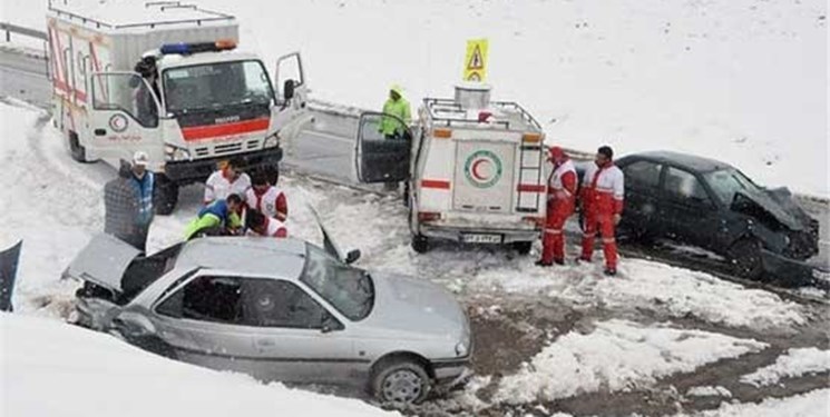 امداد رسانی به ۱۳۱۰ خودرو گرفتار در برف در خراسان رضوی