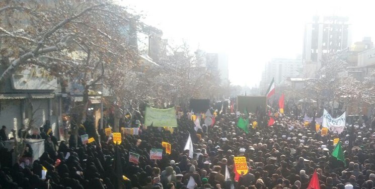 خروش مردم مشهد علیه اغتشاشگران/«ما اهل کوفه نیستیم علی تنها بماند »درمشهد طنین انداز شد