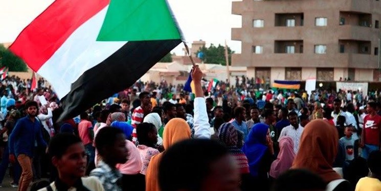 تجمع اعتراضی ده‌ها خانواده سودانی در برابر سفارت امارات در خارطوم