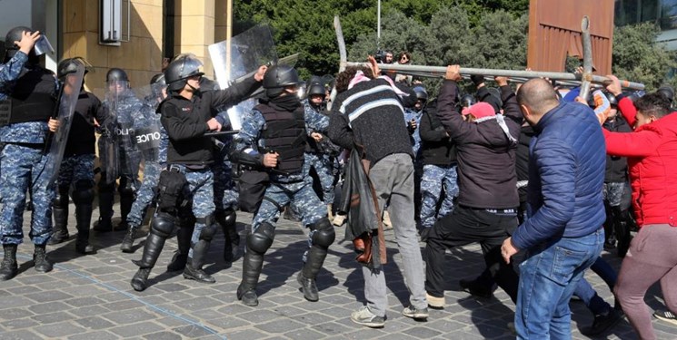 تظاهرات در برابر پارلمان لبنان|تعدادی از معترضان زخمی و بازداشت شدند