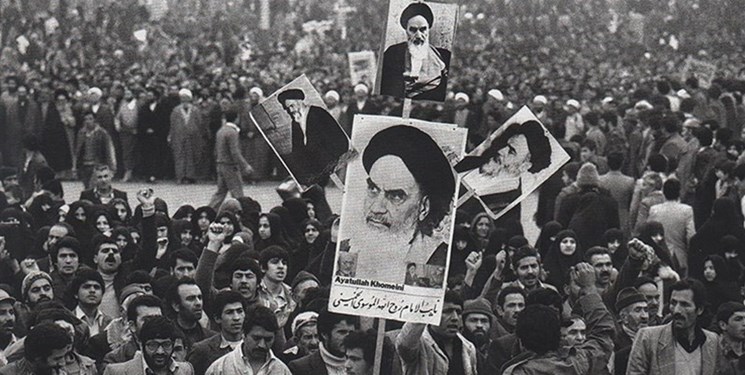 کتاب «حجره شماره دو» و روزهای پیروزی انقلاب/ این صدای انقلاب اسلامی ایران است