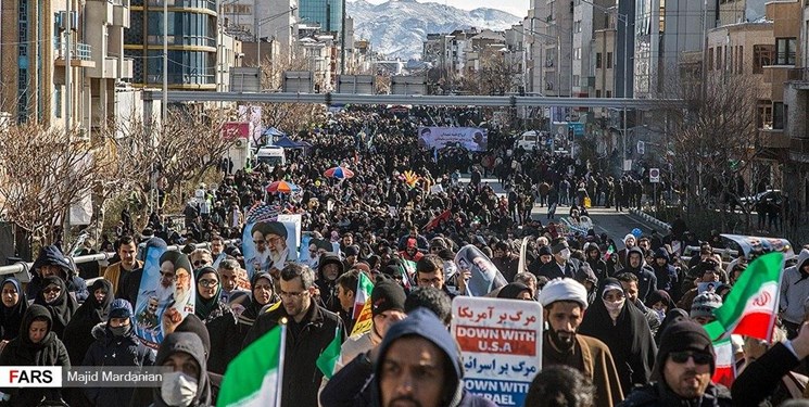 رویترز: ایرانی‌ها در اوج تنش‌ها با آمریکا، سالگرد انقلاب را گرامی داشتند