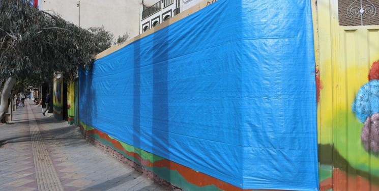 پوسترهای چسبانده شده در اماکن غیرمجاز ساوه امحا می‌شوند