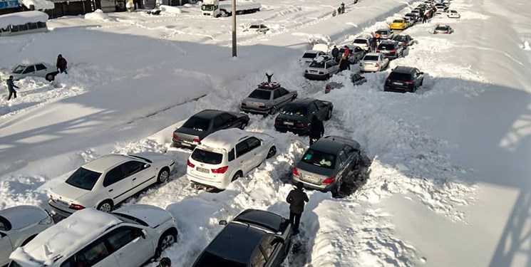 مسدود شدن راه ۶۰ روستای مناطق غرب و جنوب اصفهان با بارش برف