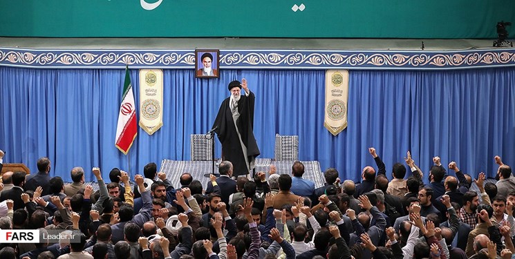 هزاران نفر از مداحان اهلبیت با رهبر انقلاب دیدار کردند