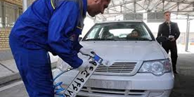 فک پلاک بیش از هزار خودروی دودزا در اصفهان