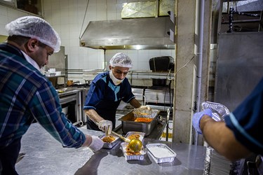 طبخ و توزیع غذا برای بیمارستان مسیح دانشوری