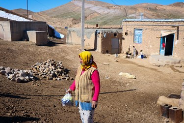 گزارش تصویری| اهداى كمک‌هاى مردمى به روستاهاى اطراف مشهد توسط خادمين گمنام جهادى