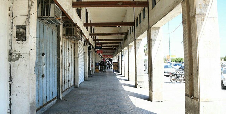 بازار اسلام آبادغرب  برای جلوگیری از شیوع کرونا تعطیل شد