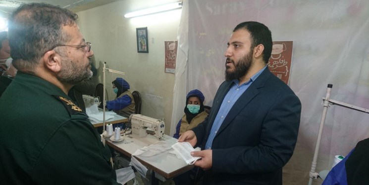 بازدید سردار سلیمانی از کارگاه دوخت ماسک گروه‌های جهادی