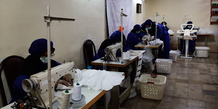 توزیع رایگان ماسک و مواد ضدعفونی‌کننده بین مردم و بیمارستان‌ها توسط خادمان یک امامزاده