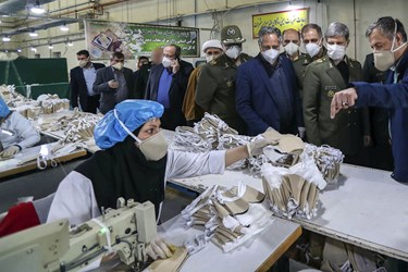 بازدید امیر سرتیپ حاتمی وزیر دفاع و پشتیبانی نیروهای مسلح از روند تولید ماسک های پیشرفته فیلتردار یونی