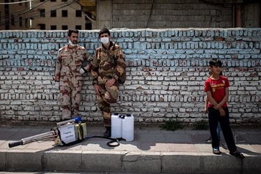 پاکسازی منازل مسکونی  کوره های آجرپزی جنوب تهران توسط نیروهای جنگ بیولوژیکی ارتش