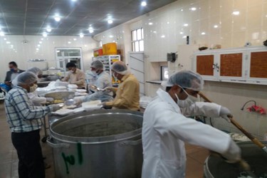عکس| پخت 43 هزار غذای  گرم افطاری برای نیازمندان جمی