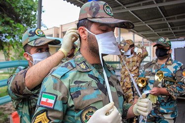 نواختن گروه موزیک سپاه ولیعصر (عج) خوزستان در بیمارستان رازی اهواز برای بیماران و کادر درمانی 